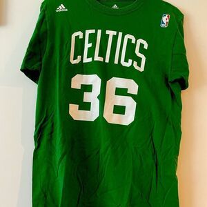 Selling a preloved men’s nba Celtics t shirt